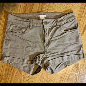 Beige/ tan H&M shorts size 4. Fits like a xs/s